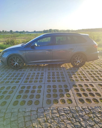 Seat Leon cena 120000 przebieg: 82000, rok produkcji 2018 z Sandomierz małe 596